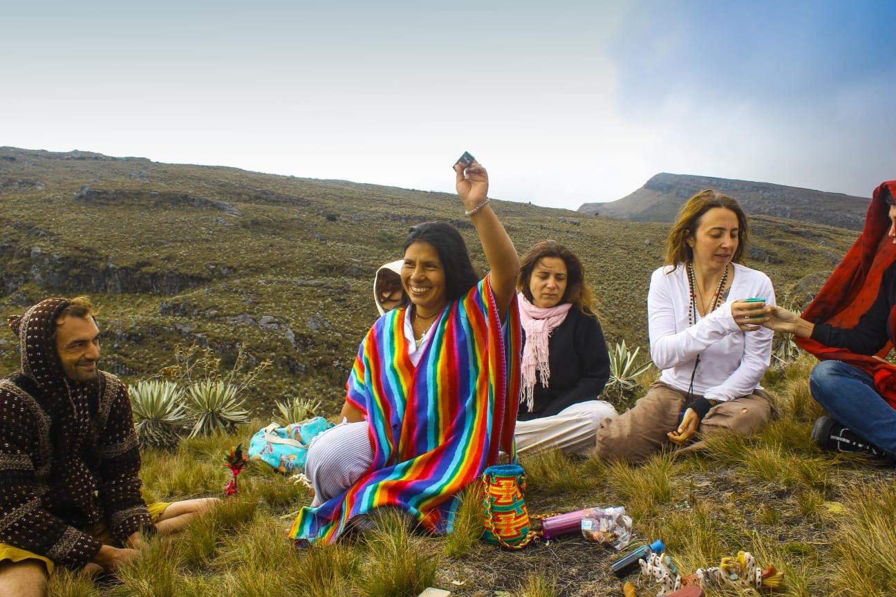 Майма Каролина женщина шаман из Колумбии Аяуаска Буфо Альвариус Камбо церемонии в Испании